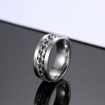 Bague en acier titane 2025 nouveau style éclatant pour les hommes rotation auto-disciplinée anneau alimentaire pour les femmes ne perdent pas de couleur design de niche simple anneau