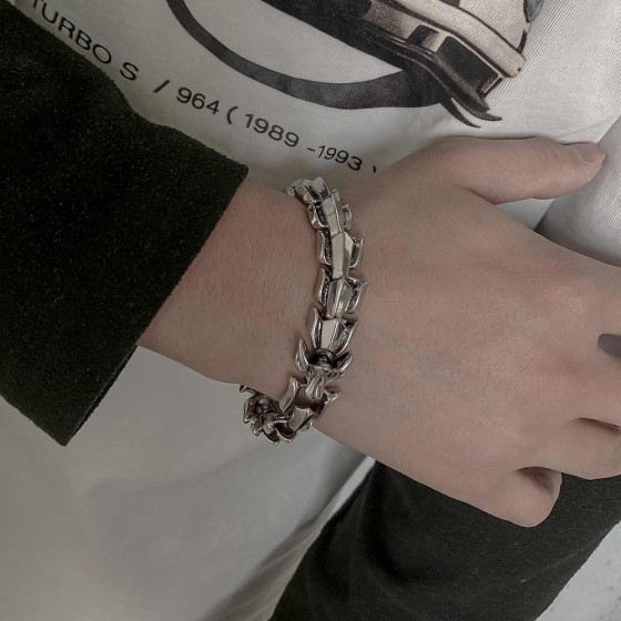 Homme personnalité dominant quille bracelet de mode ins niche design haut de gamme sens punk tendance ne perd pas de couleur accessoires